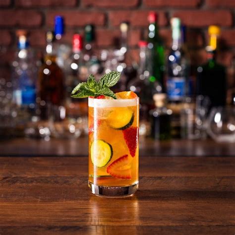 13 Best Pimms Cocktails: Delicious & Refreshing Drinks 🍸