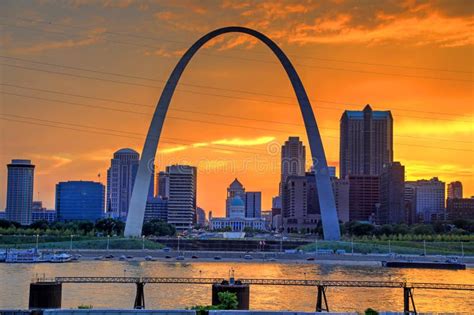 Sunset Over the Gateway Arch in St. Louis Stock Image - Image of midwest, mississippi: 97096837