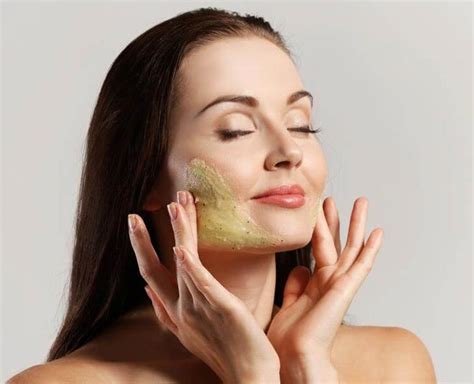 DIY: The BEST Kiwi Face Packs For Every Skin Type | HerZindagi