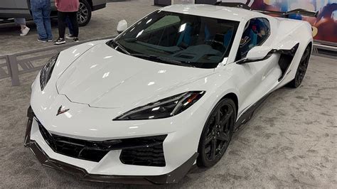 2023 Arctic White C8 Corvette Z06 3LZ Walk-around vid from the North Texas Dallas Auto Show ...