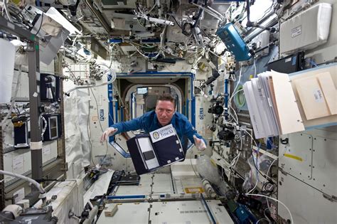 Astronautas podem ficar "presos" na micro-gravidade | Aberto até de Madrugada