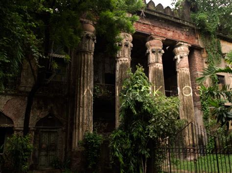 Crumbling Rajbari | Kolkata Travel Guide | Solitary Traveller