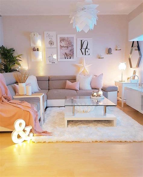 80 Ways To Decorate A Small Living Room https://firestyle.xyz | Cute living room, Apartment ...