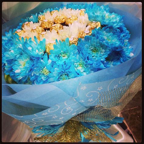 Chocolate and mums bouquet | Mum bouquet, Bouquet, Florist