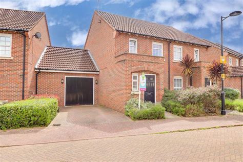 Allington Rise, Sherfield on Loddon... 2 bed semi-detached house - £350,000