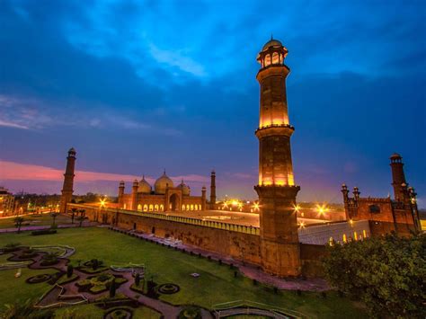 Badshahi-Mosque in Lahore Sightseeing Tour – Pakistan Tour and Travel