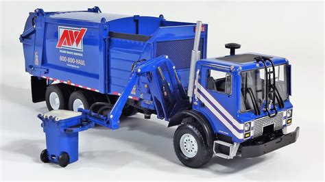 Toys & Hobbies First Gear Republic Services Garbage Truck Collectible ...