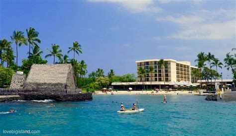 Our 4 Favorite Kailua-Kona Hotels for budget + beach access