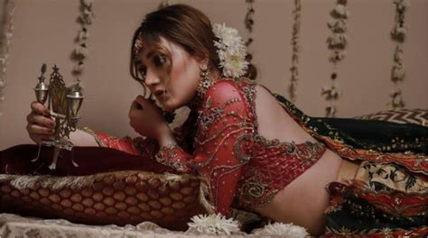 Hot Photoshoot Of Momina Iqbal – Style.Pk