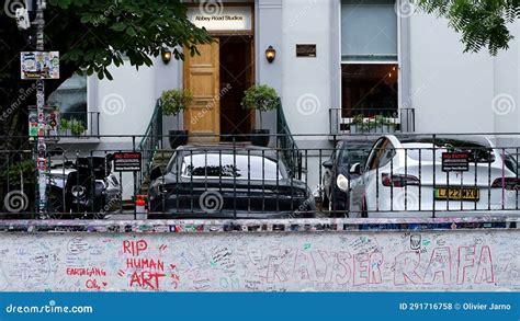 Abbey Road Recording Studio in London Stock Photo - Image of vehicle ...