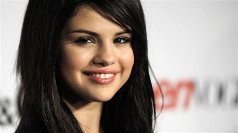 Selena Gomez Killer Smile Reveals Her Beauty Secrets