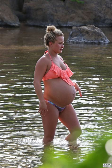 Pregnant HAYDEN PANETTIERE in Bikni in Hawaii – HawtCelebs