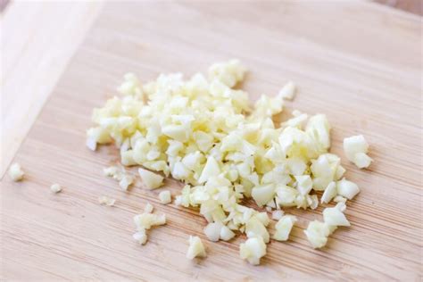 Everything You Need To Know About minced Garlic - RecipesNY