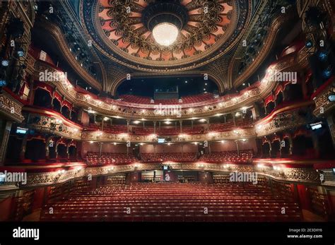 Leeds grand theatre hi-res stock photography and images - Alamy