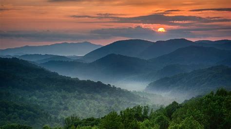 Great Smoky Mountains National Park, Tennessee, USA - Traveldigg.com