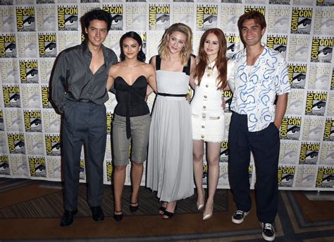 Lili Reinhart "Feels Like A Prisoner" Returning To "Riverdale" During ...