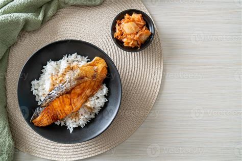 Grilled Salmon with Soy Sauce Rice Bowl 7669704 Stock Photo at Vecteezy