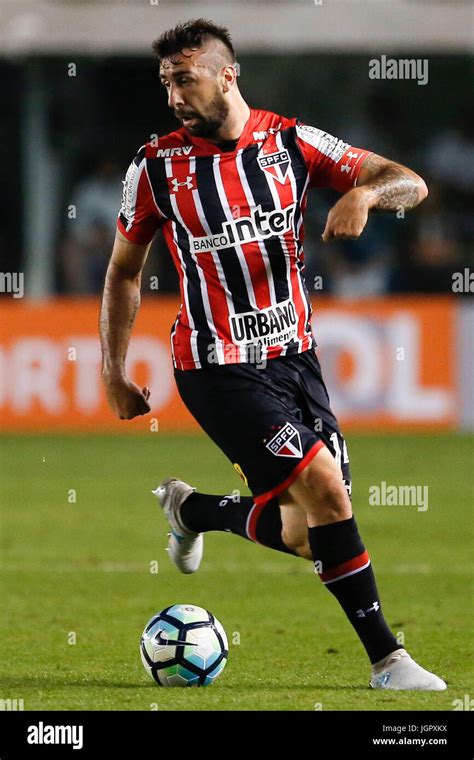 Santos, Brazil. 09th July, 2017. Lucas Pratto during the match between ...