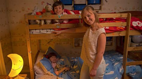 BBC iPlayer - Topsy and Tim - Series 1: 15. New Babysitter