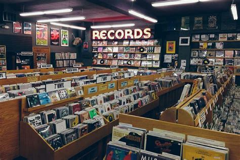 Pin de Mits en Another | Tiendas de discos, Discos de vinilo, Vinilos