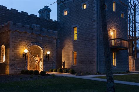 RAVENWOOD CASTLE - Updated 2024 B&B Reviews (Ohio/New Plymouth)