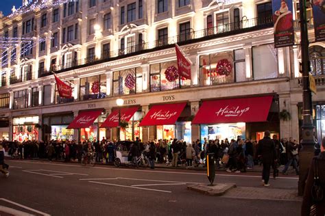 Crowds outside Hamleys, Regent Street, London | Hamleys is o… | Flickr