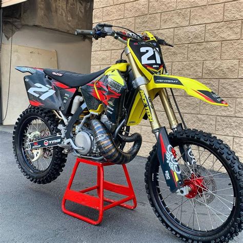 Yellow Suzuki RM 250 Dirt Bike