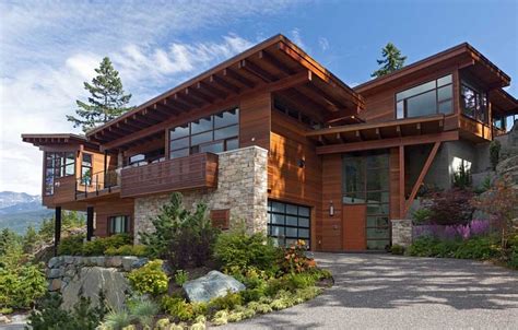 Sweeping Mountain & Lake Views: Modern Chalet Architecture in Canada