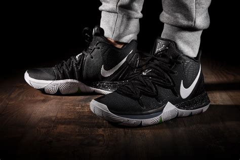 NIKE KYRIE 5 BLACK MAGIC MULTI COLOR für €130,00 | kicksmaniac.com