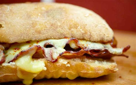 The Ultimate Bacon Cheddar Sandwich - BOEMEF