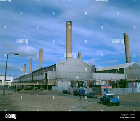 Alcan aluminium smelter hi-res stock photography and images - Alamy