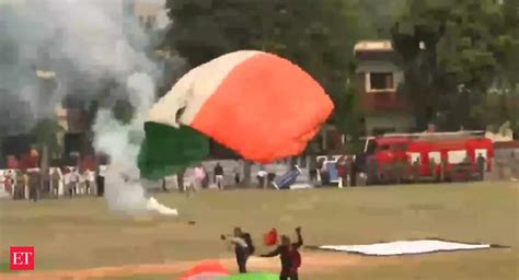 Watch: Akash Ganga team of Indian Air Force skydives from MI-17, in Jhansi - The Economic Times ...