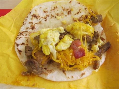 Review: Del Taco - Breakfast Tacos