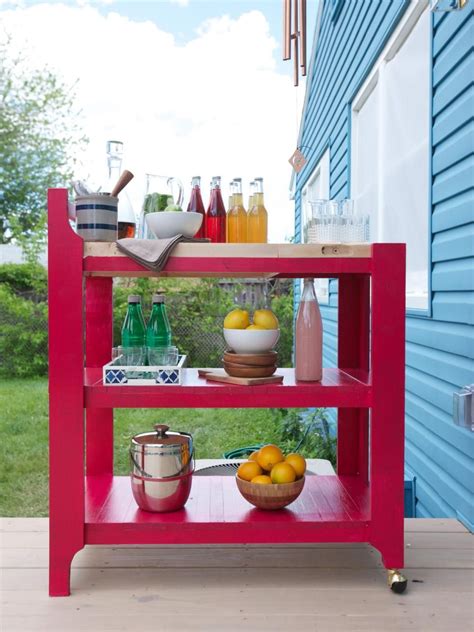 An outdoor bar makes entertaining so easy! Check out these awesome built-ins and creative DIY ...