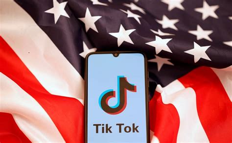 TikTok e Warner Music Group farão parceria em acordo de licenciamento de música Por Reuters