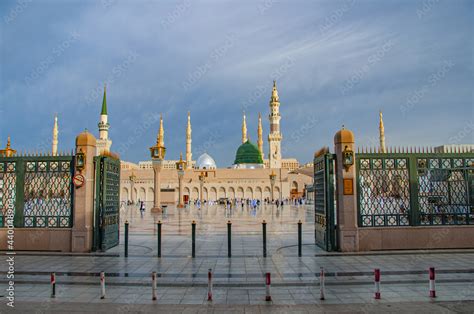 Beautiful daytime shots of Masjid al Nabawi Stock Photo | Adobe Stock