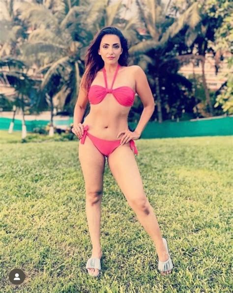 Ishqbaaz fame actress Navina Bole strikes a pose in bikini - Bollywood ...