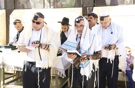 The Significance of the Jewish Prayer Shawl | Messianic Bible