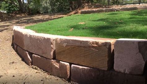 Sandstone Log Retaining Wall Design - Wall Design Ideas