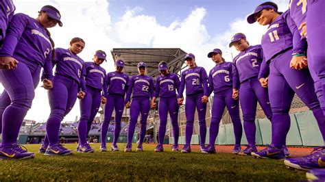 Can Washington Win The College Softball World Series?