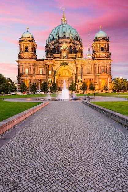 Premium Photo | The berlin cathedral in berlin germany