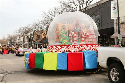 Art Van's Winter Wonderland Float | Christmas parade floats, Christmas ...