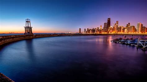 Chicago skyline and harbour at sunrise, Illinois, USA | Windows Spotlight Images