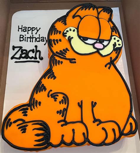 Garfield Cake in 2023 | Garfield cake, Character cakes, Garfield birthday