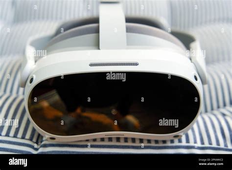 A high-tech VR virtual reality head-mounted display Stock Photo - Alamy