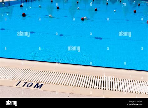 1.10m depth indicator at a swimming pool Stock Photo - Alamy