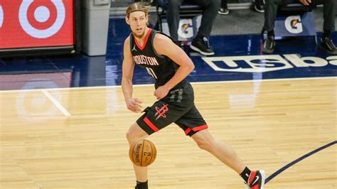 Kelly Olynyk assina por três anos com o Detroit Pistons