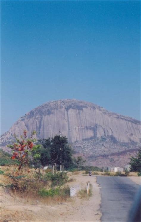 Madhugiri, Huge monolith in Tumkur district - dreamroutes.org