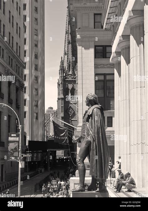 Federal Hall and George Washington statue on wall Street Stock Photo ...