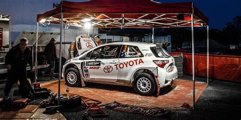 Toyota Yaris: Road car v Rally car - Photos